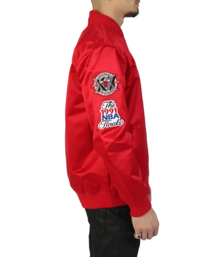 Shop Chicago Bulls Vintage Logo Lightweight Red Satin Jacket