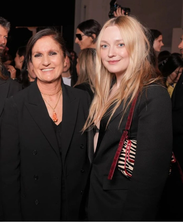 Dakota Fanning Black Blazer