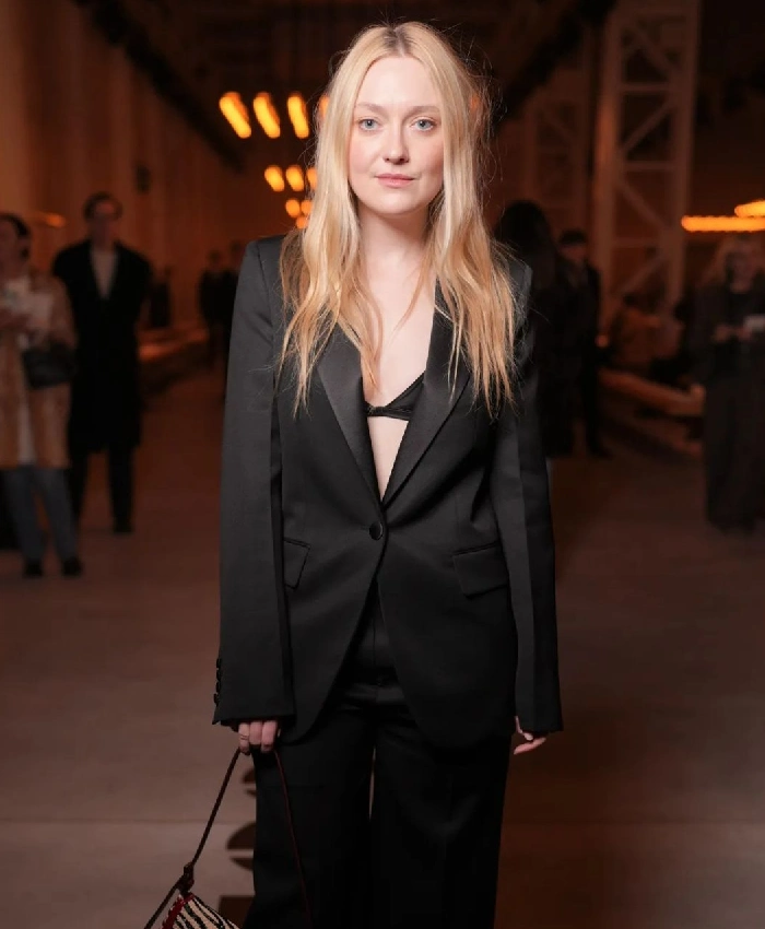 Dakota Fanning Black Blazer