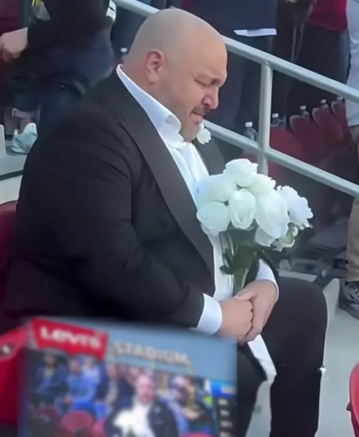 Kevin James Super Bowl Black Suit