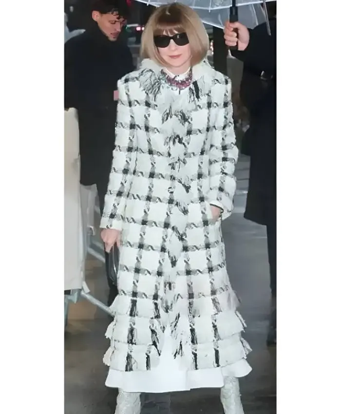PFW 2026 Anna Wintour White Tweed Coat